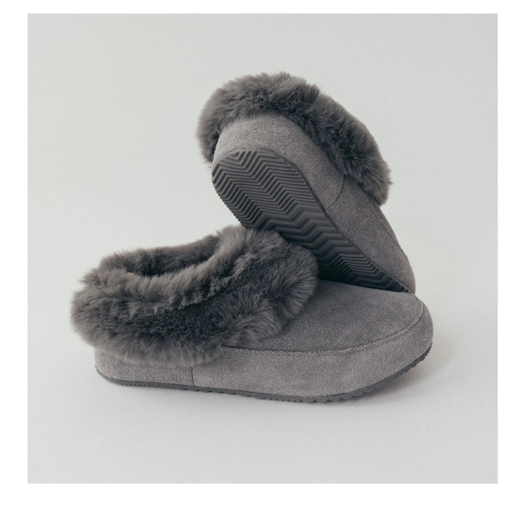 Like new Sorel Coffee Run slippers size 8